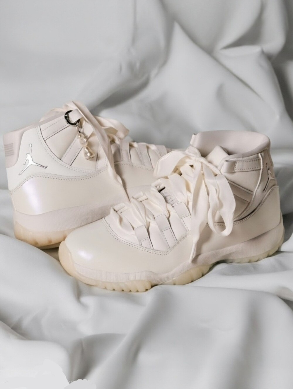 Women's Air Jordan 11 Retro "Pearl / Grand Finale". Size 9
